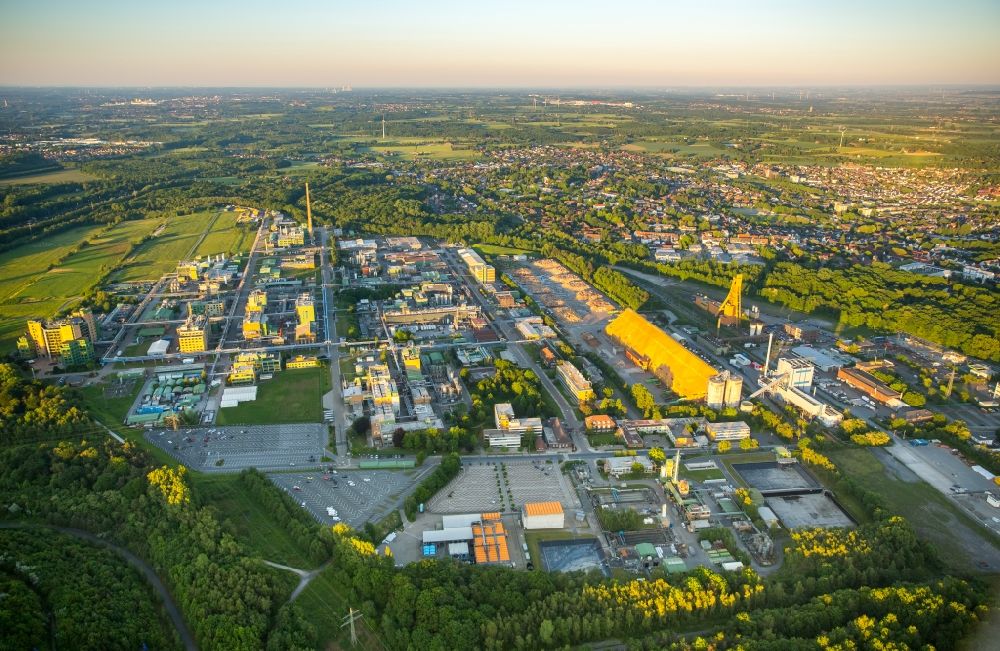 Aerial photograph Bergkamen - Look at the area of the former shaft plant and the Bayer Schering Pharma AG, which was formerly the area of the pit and the Chemical Plat Bergkamen