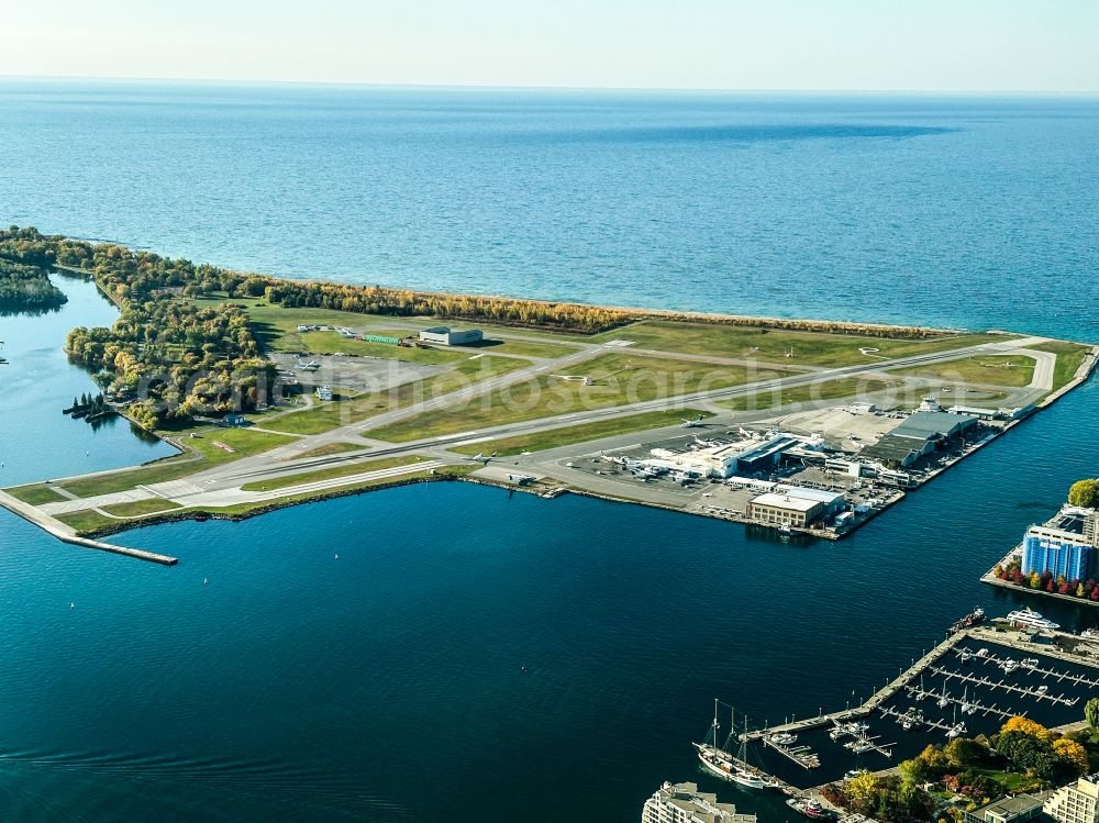 Aerial photograph Toronto - Runway with hangar taxiways and terminals on the grounds of the airport Billy Bishop Toronto City Airport in Toronto in Ontario, Canada