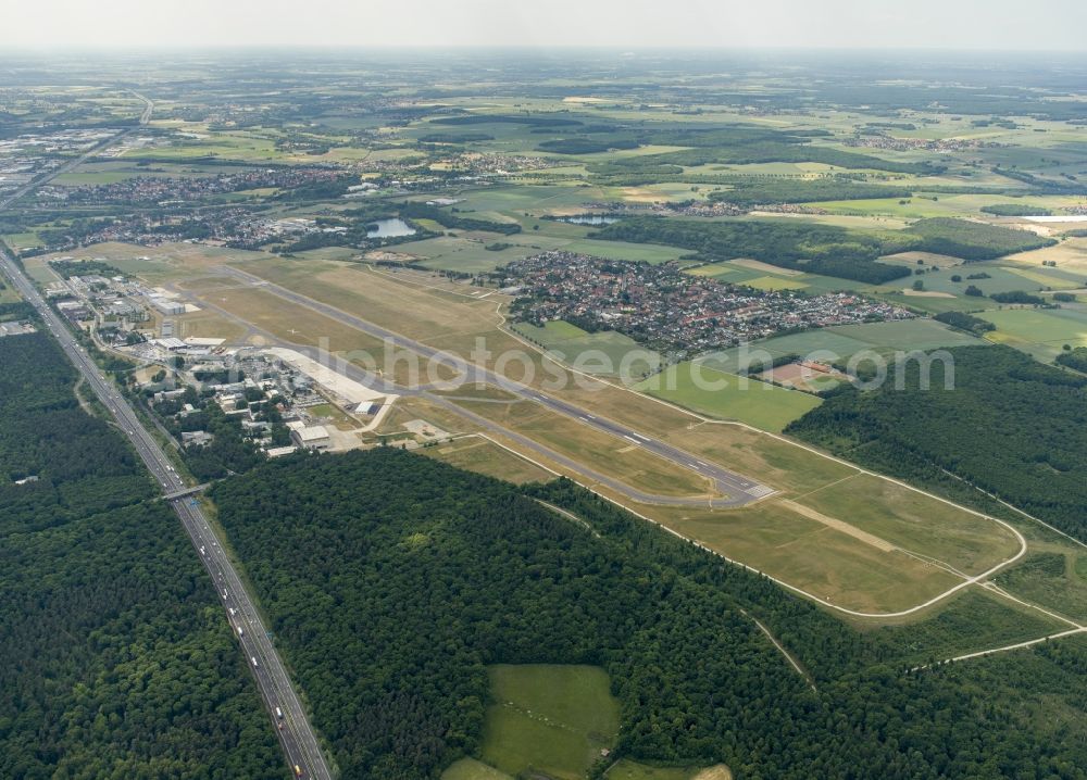 Braunschweig from the bird's eye view: Runway with hangar taxiways and terminals on the grounds of the airport Braunschweig-Wolfsburg in Brunswick in the state Lower Saxony, Germany