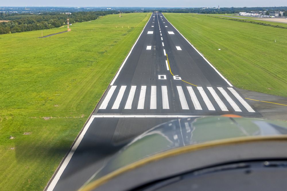 Aerial photograph Dortmund - Runway with hangar taxiways and terminals on the grounds of the airport in Dortmund at Ruhrgebiet in the state North Rhine-Westphalia, Germany