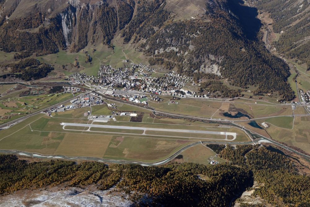 Aerial photograph Samaden - Runway with hangar taxiways and terminals on the grounds of the airport Engadin Airport Plazza Aviatica in Samaden in the canton Graubuenden, Switzerland