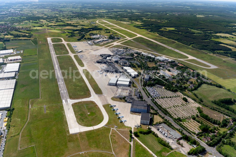 Aerial photograph Langenhagen - Runway on the grounds of the airport Hannover Langenhagen in the state Lower Saxony