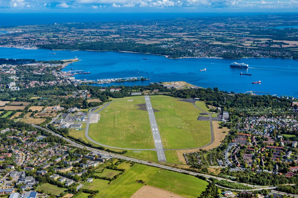 Kiel from above - Runway with hangar taxiways and terminals on the grounds of the airport in Kiel in the state Schleswig-Holstein