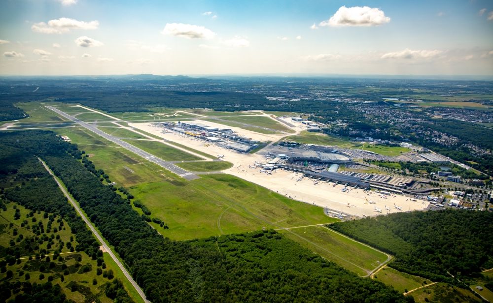 Köln from above - Runway with hangar taxiways and terminals on the grounds of the airport Koeln Bonn Airport in the district Grengel in Cologne in the state North Rhine-Westphalia, Germany