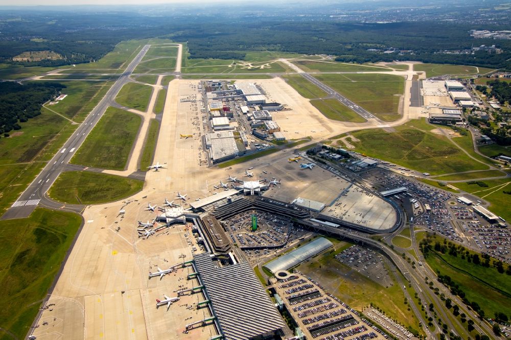 Köln from above - Runway with hangar taxiways and terminals on the grounds of the airport Koeln Bonn Airport in the district Grengel in Cologne in the state North Rhine-Westphalia, Germany