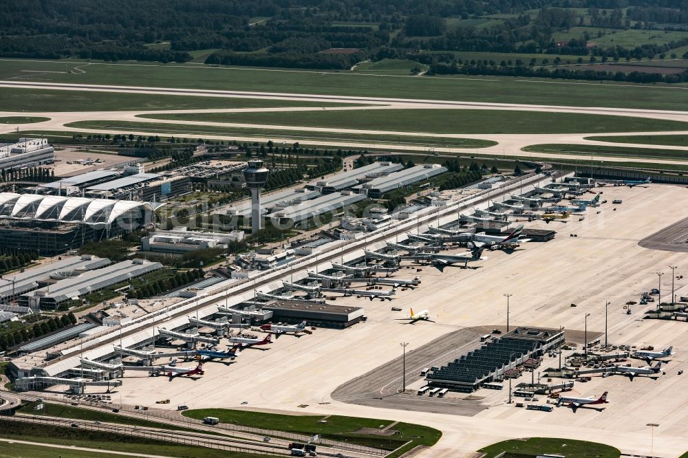 Oberding from above - Runway with hangar taxiways and terminals on the grounds of the airport Muenchen in Muenchen-Flughafen in the state Bavaria, Germany