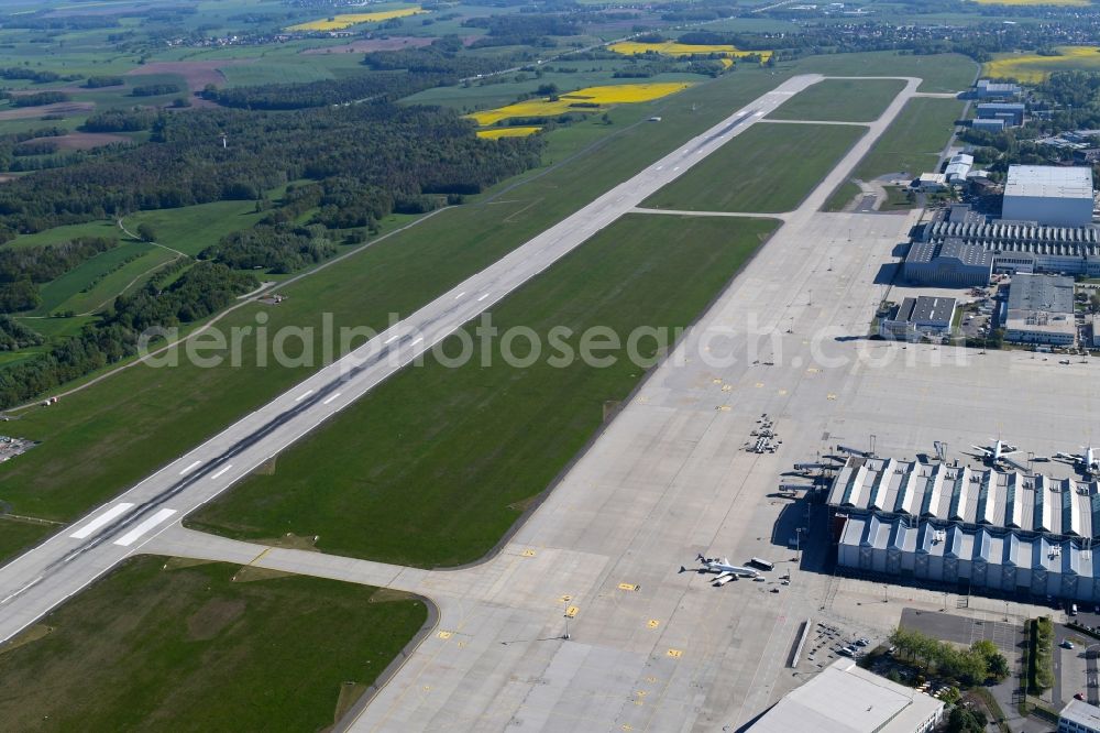 Dresden from the bird's eye view: Runway with hangar taxiways and terminals on the grounds of the airport in the district Klotzsche in Dresden in the state Saxony, Germany