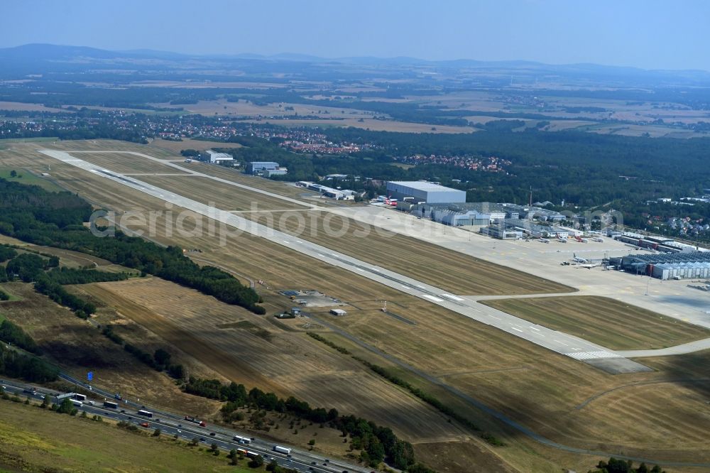 Aerial photograph Dresden - Runway with hangar taxiways and terminals on the grounds of the airport in the district Klotzsche in Dresden in the state Saxony, Germany