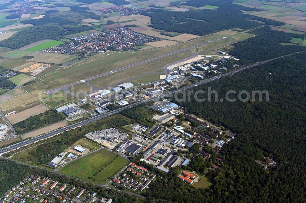 Aerial photograph Braunschweig - Runway with hangar taxiways and terminals on the grounds of the airport in the district Waggum in Brunswick in the state Lower Saxony, Germany