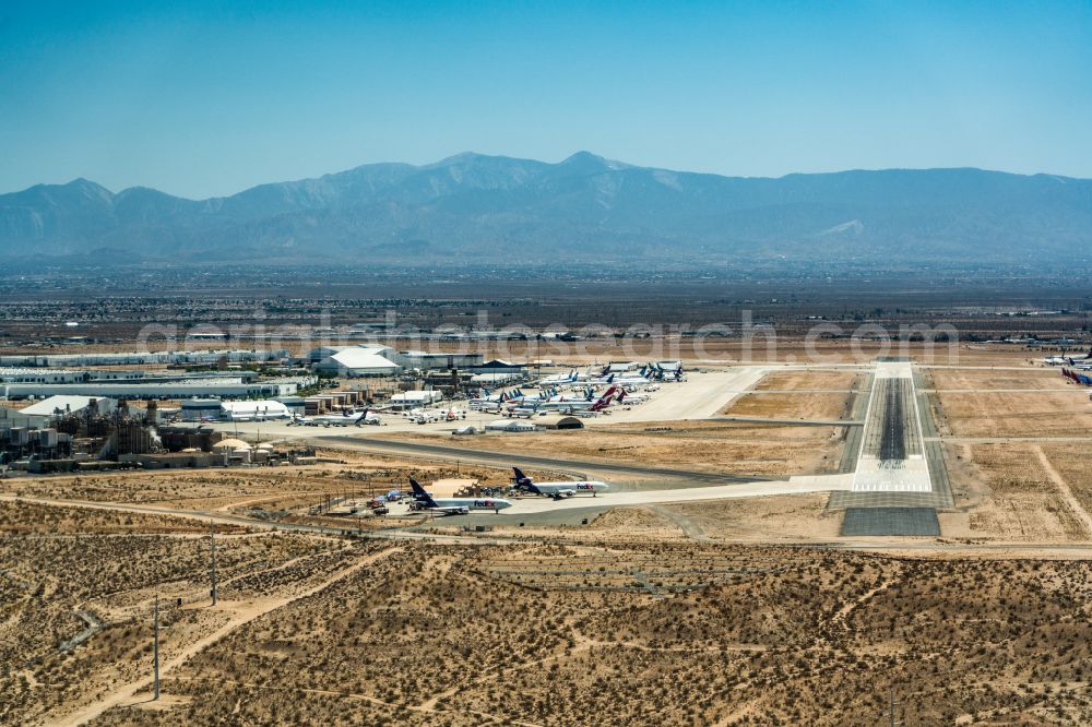 Aerial image Victorville - Runway with hangar taxiways and terminals on the grounds of the airport Southern California Logistics Airport in Victorville in California, United States of America