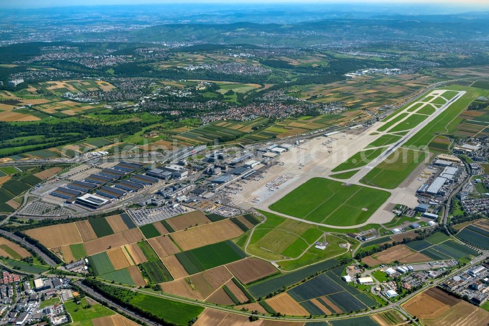 Aerial photograph Stuttgart - Runway with hangar taxiways and terminals on the grounds of the airport in Stuttgart in the state Baden-Wuerttemberg, Germany