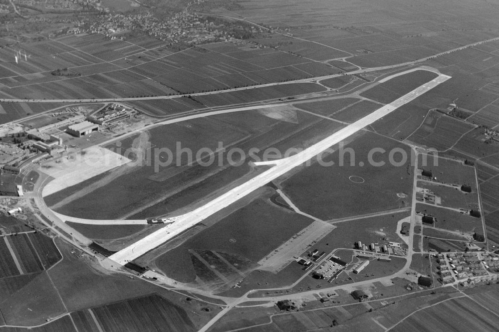 Aerial image Filderstadt - Runway with hangar taxiways and terminals on the grounds of the airport in Stuttgart in the state Baden-Wuerttemberg, Germany