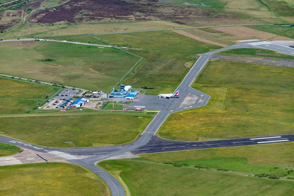Aerial photograph Sylt - Runway with hangar taxiways and terminals on the grounds of the airport Westerland at the island Sylt in the state Schleswig-Holstein, Germany