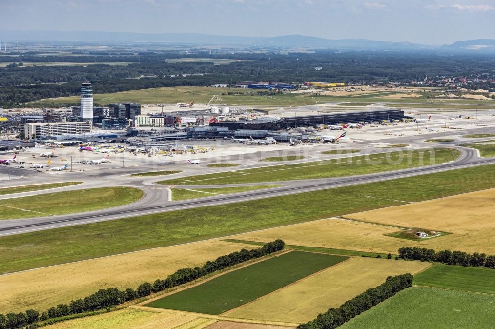 Aerial photograph Schwechat - Runway with hangar taxiways and terminals on the grounds of the airport Wien (Vienna International Airport) in Schwechat in Lower Austria, Austria