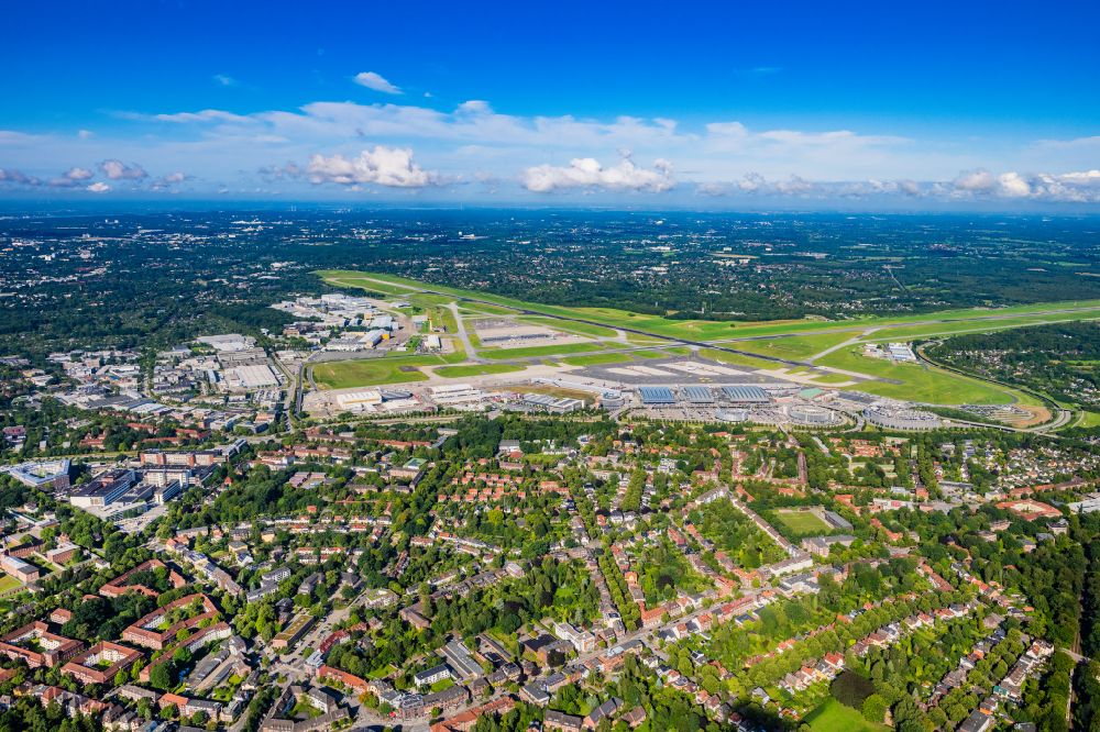 Aerial image Hamburg - Airport grounds with check-in buildings and terminals in the Fuhlsbuettel district in Hamburg