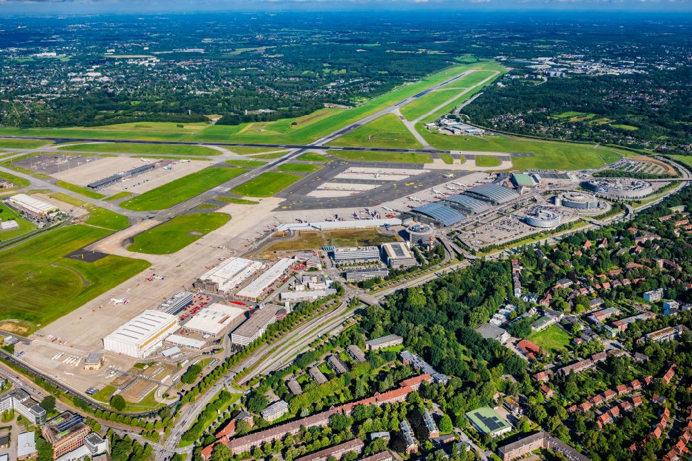 Aerial photograph Hamburg - Airport grounds with check-in buildings and terminals in the Fuhlsbuettel district in Hamburg