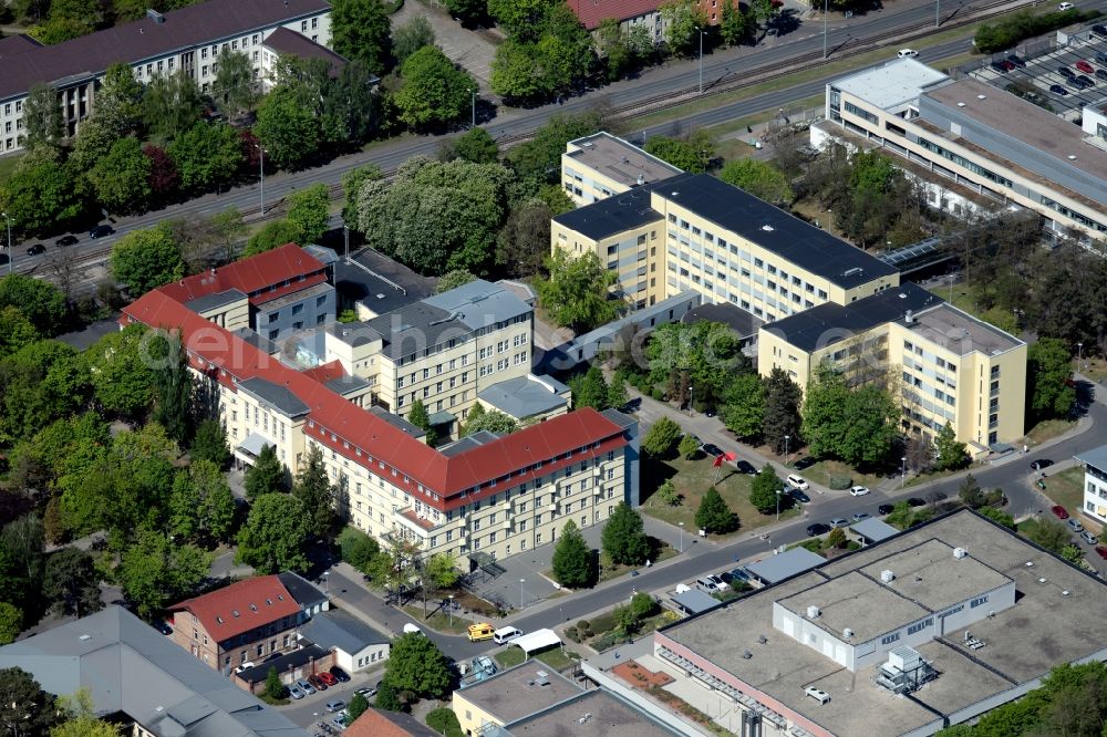 Aerial photograph Erfurt - Security fencing on the grounds of forensics - psychiatry of Helios Klinikum Erfurt on Nordhaeuser Strasse in the district Andreasvorstadt in Erfurt in the state Thuringia, Germany