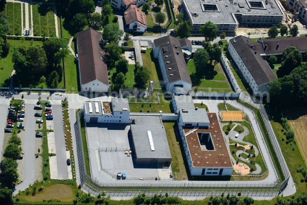 Deggendorf from the bird's eye view: Security fencing on the grounds of forensics - psychiatry Klinik fuer Forensische Psychiatrie and Psychotherapie in the district Mainkofen in Deggendorf in the state Bavaria, Germany