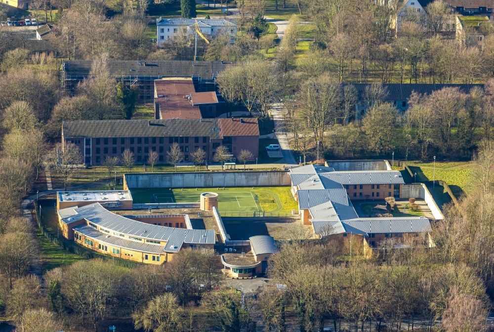 Dortmund from the bird's eye view: Security fencing on the grounds of forensics - psychiatry on Westf. Zentrum fuer Psychiatrie on Leni-Rommel-Strasse in the district Aplerbeck in Dortmund in the state North Rhine-Westphalia