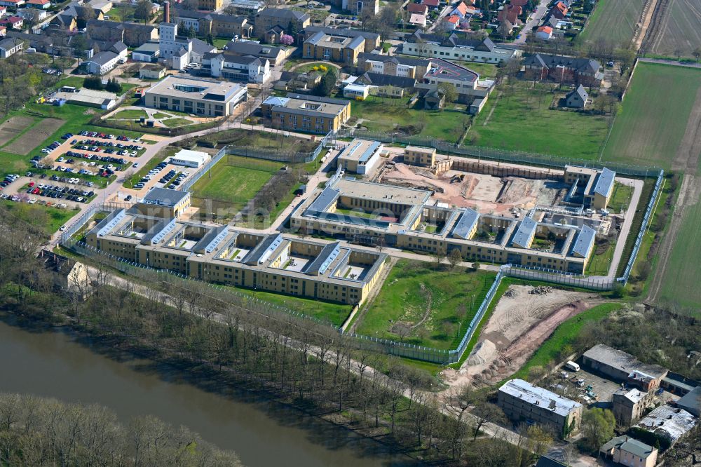 Aerial image Bernburg (Saale) - Surrounded by security fence premises of Forensic clinic on street Olga-Benario-Strasse in the district Neuborna in Bernburg (Saale) in the state Saxony-Anhalt, Germany