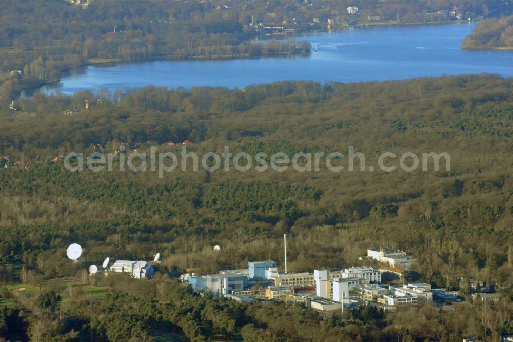 Aerial image Berlin - The grounds of the Research Institute at the Helmholtz-Zentrum Berlin Hahn. Meitner-Platz 1 in 14109 Berlin. The site is surrounded by an air space restricted area (EDR-4), as safety systems as a research reactor and a telecommunications earth station in operation