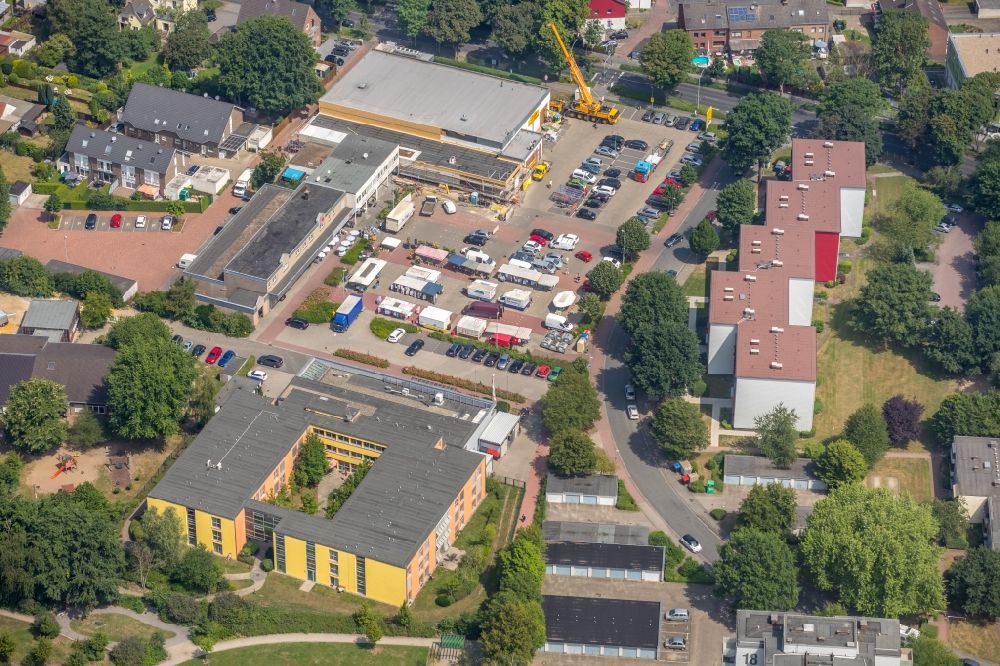 Aerial image Dinslaken - Ground, administration and basis of the charitable organization of Caritasverband for the Dekanate Dinslaken and Wesel on Duisburger Strasse in Dinslaken in the state North Rhine-Westphalia, Germany