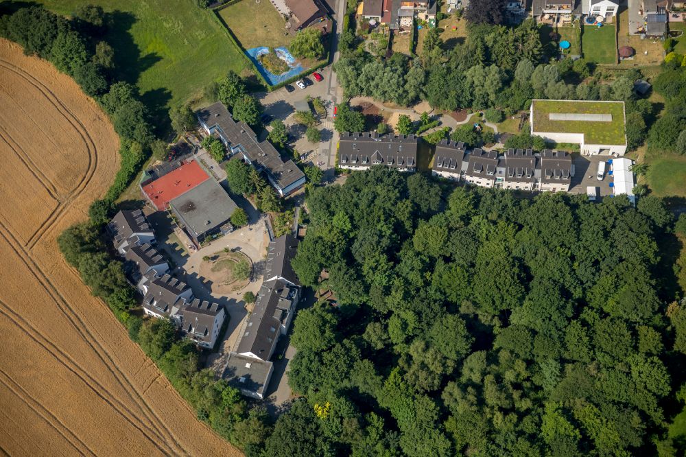 Oberhausen from the bird's eye view: ground, administration and basis of the charitable organization Friedensdorf International with a gym at Rua Hiroshima - Pfeilstrasse in the district Brink in Oberhausen in the state North Rhine-Westphalia, Germany
