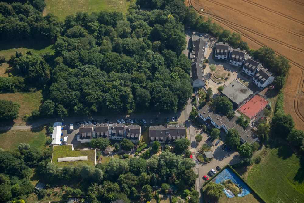 Aerial image Oberhausen - ground, administration and basis of the charitable organization Friedensdorf International with a gym at Rua Hiroshima - Pfeilstrasse in the district Brink in Oberhausen in the state North Rhine-Westphalia, Germany