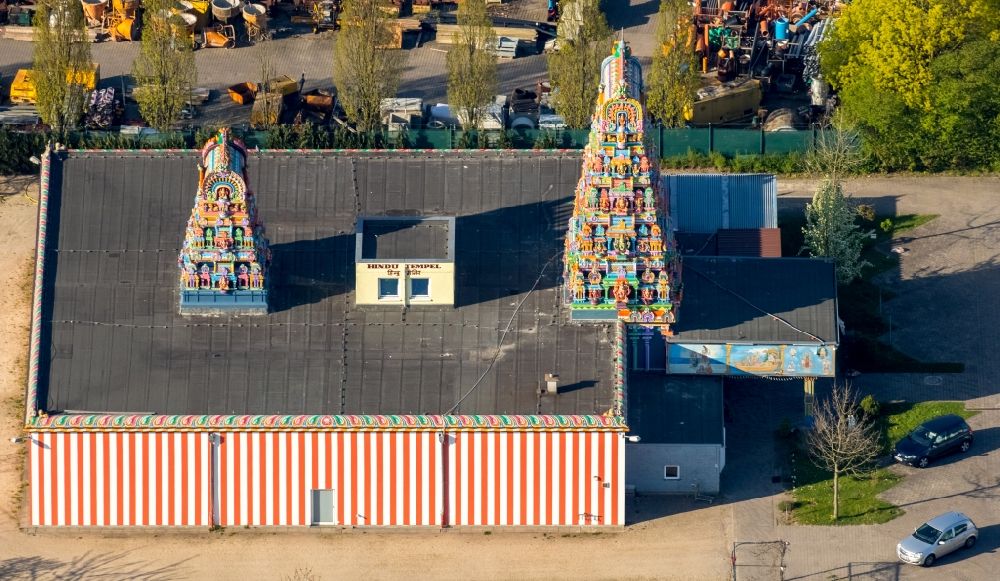 Aerial photograph Hamm - Premises of the Hindu Sri-Kamadchi-Ampal- Temple amidst commercial and industrial premises in the Uentrop part of Hamm in the state of North Rhine-Westphalia