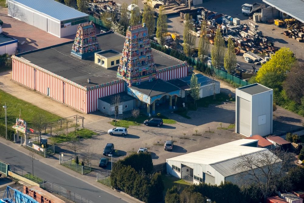 Hamm from the bird's eye view: Premises of the Hindu Sri-Kamadchi-Ampal- Temple amidst commercial and industrial premises in the Uentrop part of Hamm in the state of North Rhine-Westphalia