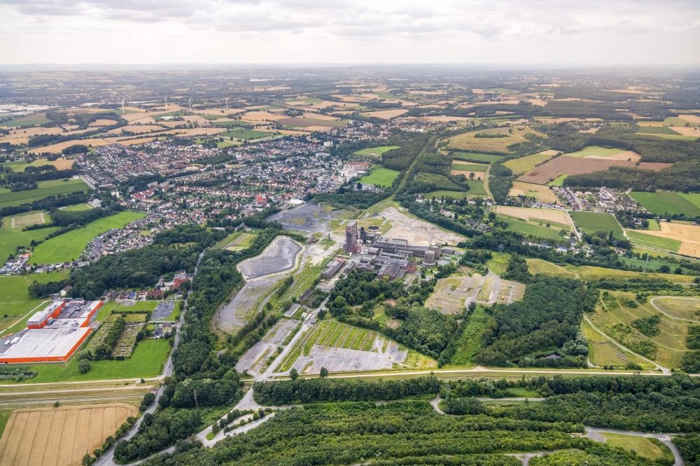 Aerial photograph Hamm - Demolition work on the site of the Industry- ruins Zeche Heinrich Robert in Wiescherhoefen at Ruhrgebiet in the state North Rhine-Westphalia, Germany