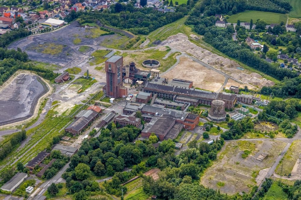 Aerial photograph Hamm - Demolition work on the site of the Industry- ruins Zeche Heinrich Robert in Wiescherhoefen at Ruhrgebiet in the state North Rhine-Westphalia, Germany