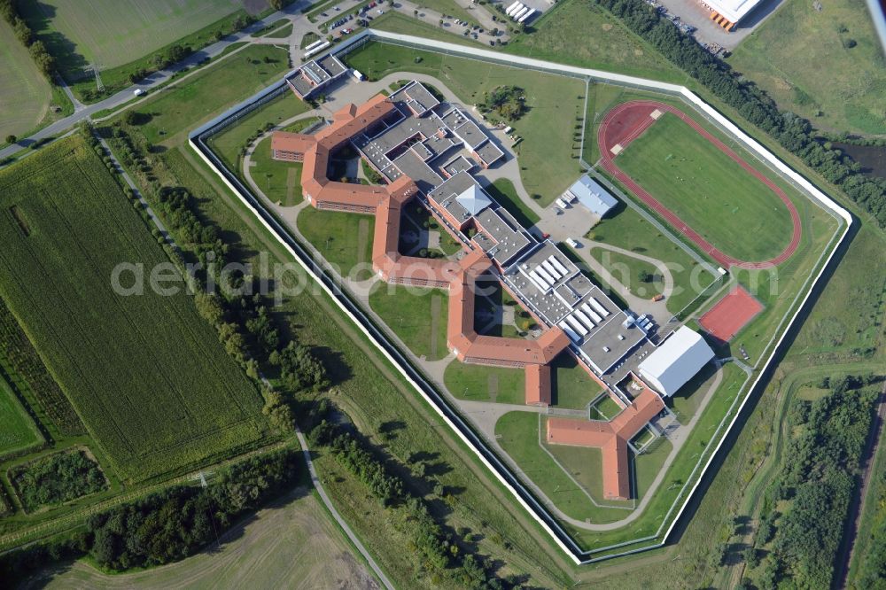 Sehnde from above - Prison grounds and high security fence Prison in Sehnde in the state Lower Saxony