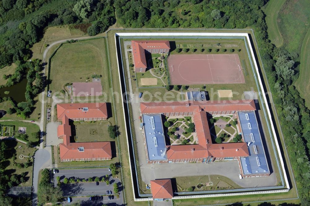 Aerial image Dummerstorf - Prison grounds and high security fence Prison Waldeck in Dummerstorf in the state Mecklenburg - Western Pomerania