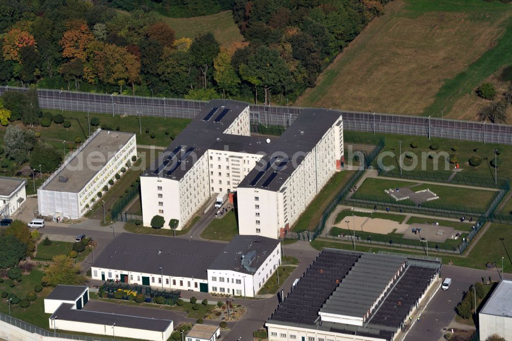 Aerial image Leipzig - Prison premises and secure fencing of the JVA - correctional hospital - prison hospital on street Leinestrasse in the district Meusdorf in Leipzig in the state Saxony, Germany