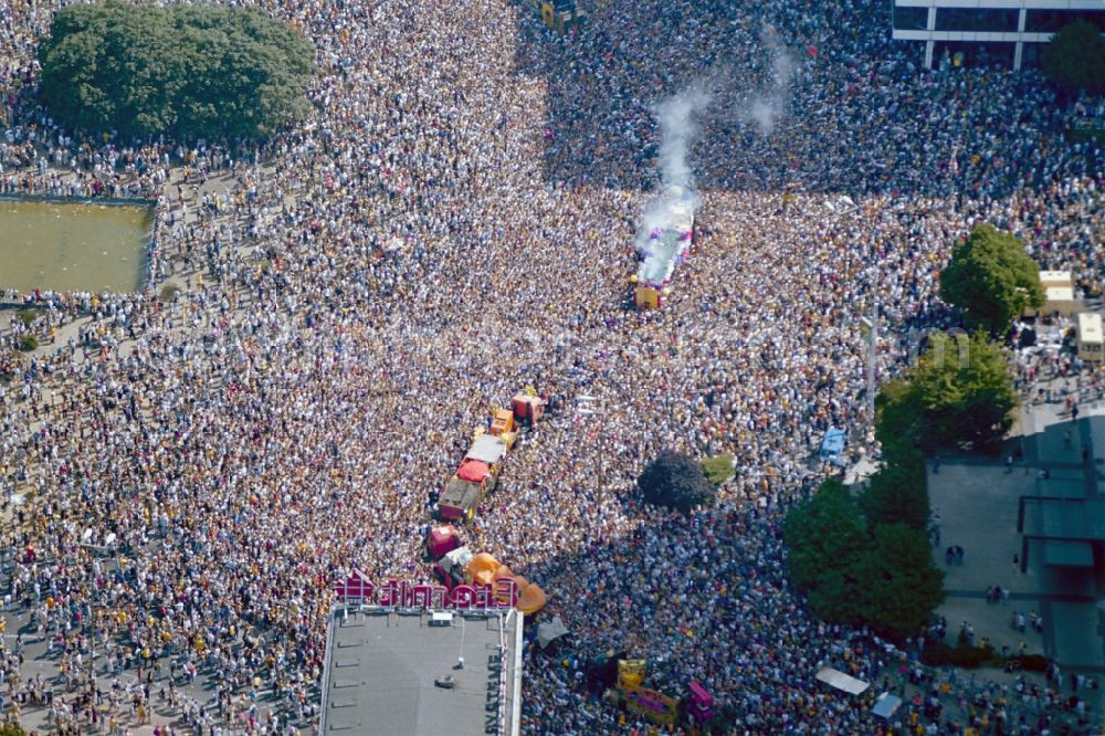 Aerial photograph Berlin - Participants of the Loveparade at Ernst-Reuter-Platz - Strasse des 17. Juni music festival on the event concert site in the Charlottenburg district in Berlin, Germany