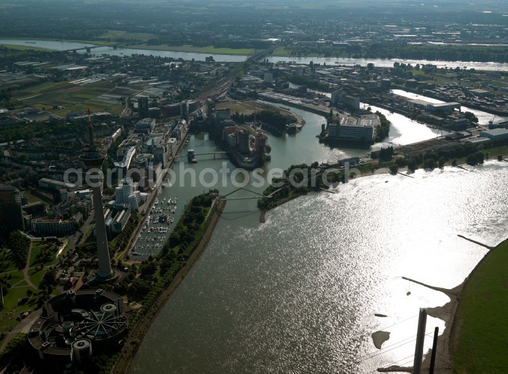 Aerial photograph Düsseldorf - Site of the Düsseldorf media harbor on the banks of the Rhine in North Rhine-Westphalia