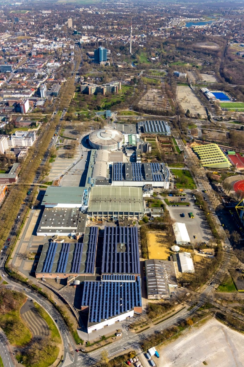 Aerial image Dortmund - Exhibition grounds, congress center and exhibition halls of the Westfalenhallen in Dortmund in the state of North Rhine-Westphalia