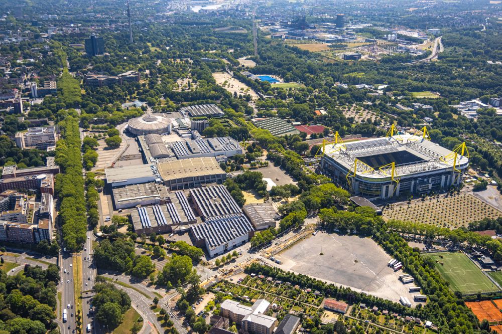Aerial photograph Dortmund - Exhibition grounds, congress center and exhibition halls of the Westfalenhallen in Dortmund at Ruhrgebiet in the state of North Rhine-Westphalia