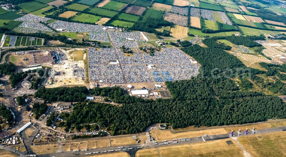 Aerial photograph Weeze - Participants in the PAROOKAVILLE - Electronic Music Festival music festival on the event concert area in Weeze in the state North Rhine-Westphalia, Germany