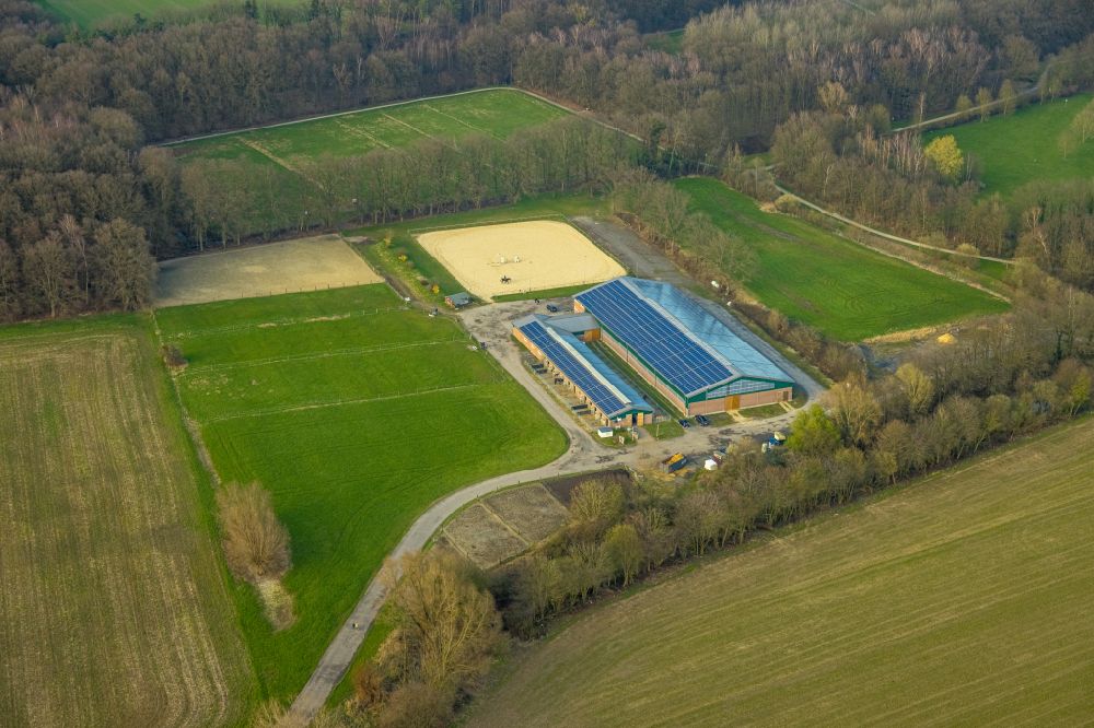 Hamm from the bird's eye view: Premises of the horse riding club Reit- und Fahrverein Pelkum e.V. in the Pelkum part of Hamm in the state of North Rhine-Westphalia
