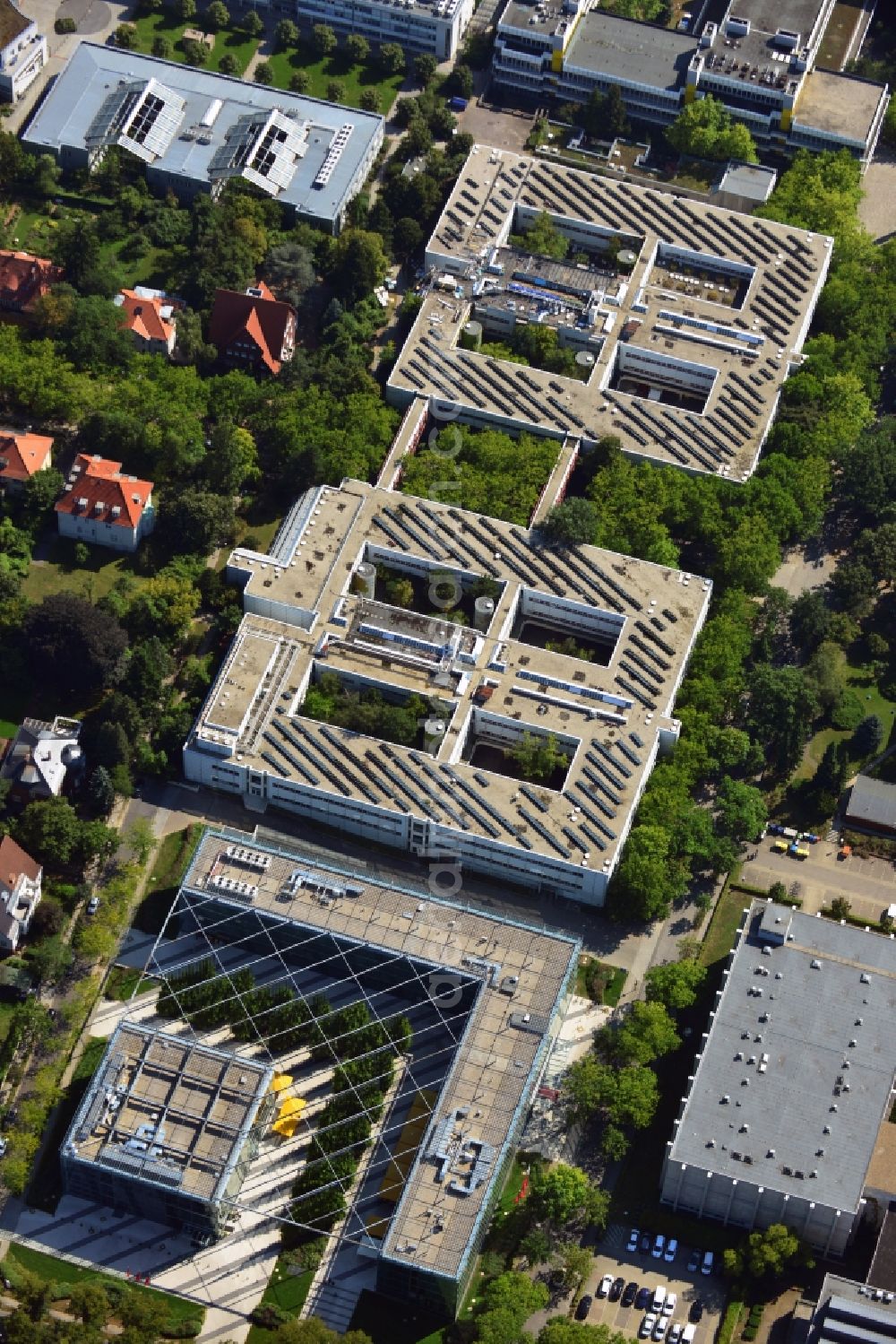 Aerial image Berlin Dahlem - Area of the Seminar Campus Hotel Berlin overlooking the physics section of the building of the university FU Berlin in the district Dahlem in the state of Berlin