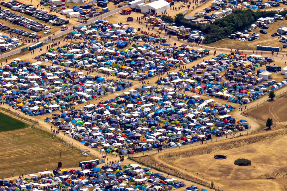Aerial photograph Neuhausen ob Eck - Participants in the Southside Music Festival with camping - tents and caravans on the event concert site of the airfield on street Take-Off Gewerbepark in Neuhausen ob Eck in the state Baden-Wuerttemberg, Germany