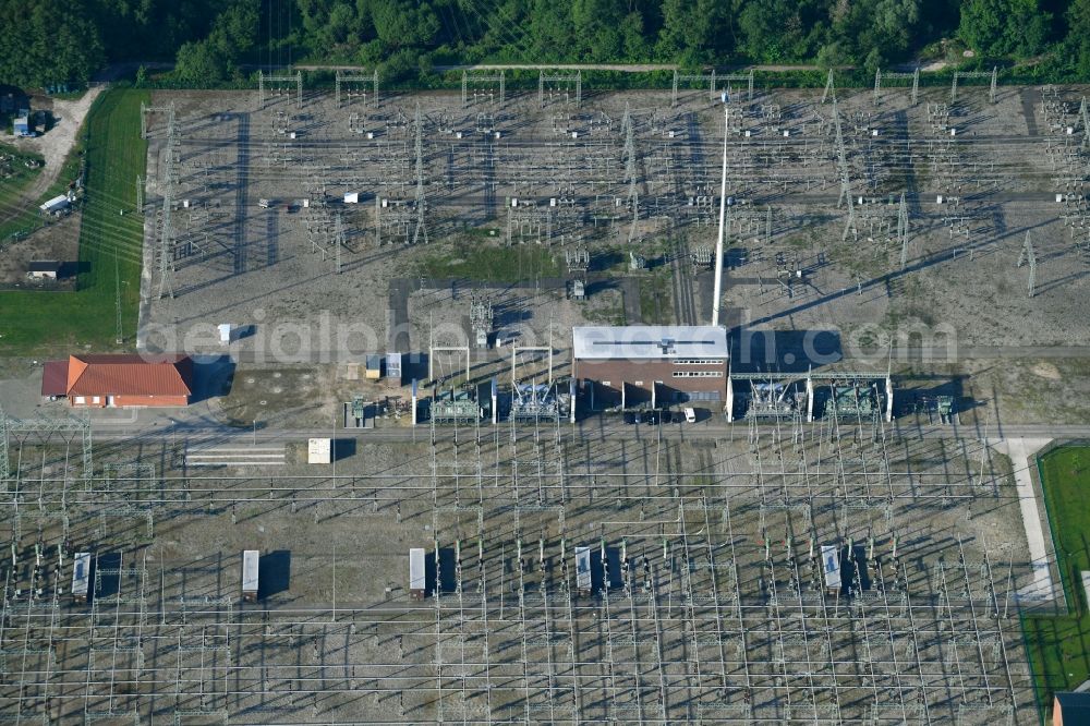 Aerial photograph Hamburg - Site of the substation for voltage conversion and electrical power supply on Hegenredder in Hamburg, Germany