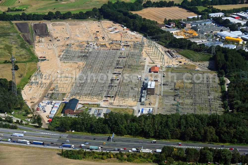 Hamburg from the bird's eye view: Site of the substation for voltage conversion and electrical power supply on Hegenredder in Hamburg, Germany
