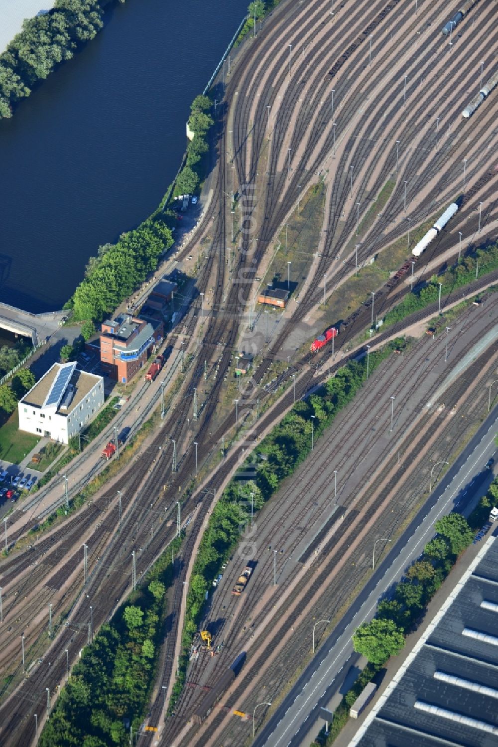 Aerial photograph Hamburg - Terrain and turnout - interlocking of shunting - station for freight on Spreehafen in Hamburg