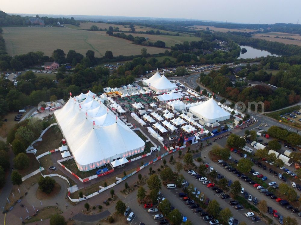 Aerial photograph Witten - Participants in the ZELTFESTIVAL RUHR music festival on the event concert area in the district Heven in Witten in the state North Rhine-Westphalia, Germany