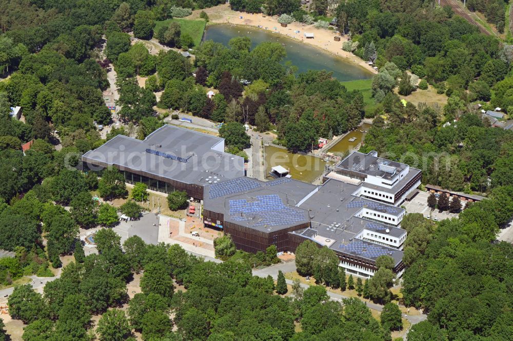 Aerial photograph Berlin - Grounds of the FEZ leisure and recreation center in the Wuhlheide with the lido in the district of Koepenick in Berlin, Germany