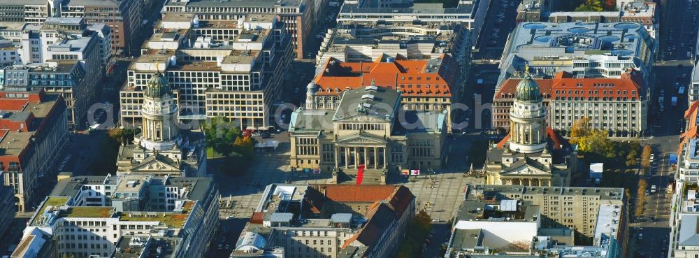 Aerial image Berlin - Place area Gendarmenmarkt with the building ensemble German and French Cathedral, Schauspielhaus in Berlin Mitte