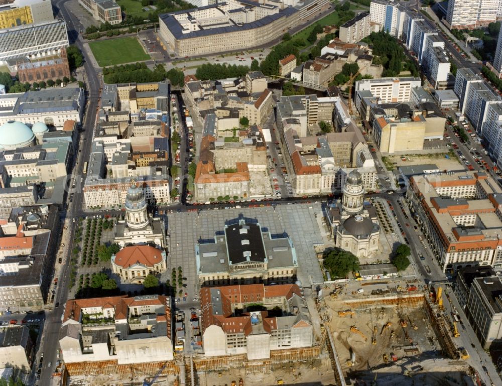 Aerial photograph Berlin - Place area Gendarmenmarkt with the building ensemble German and French Cathedral, Schauspielhaus in Berlin Mitte